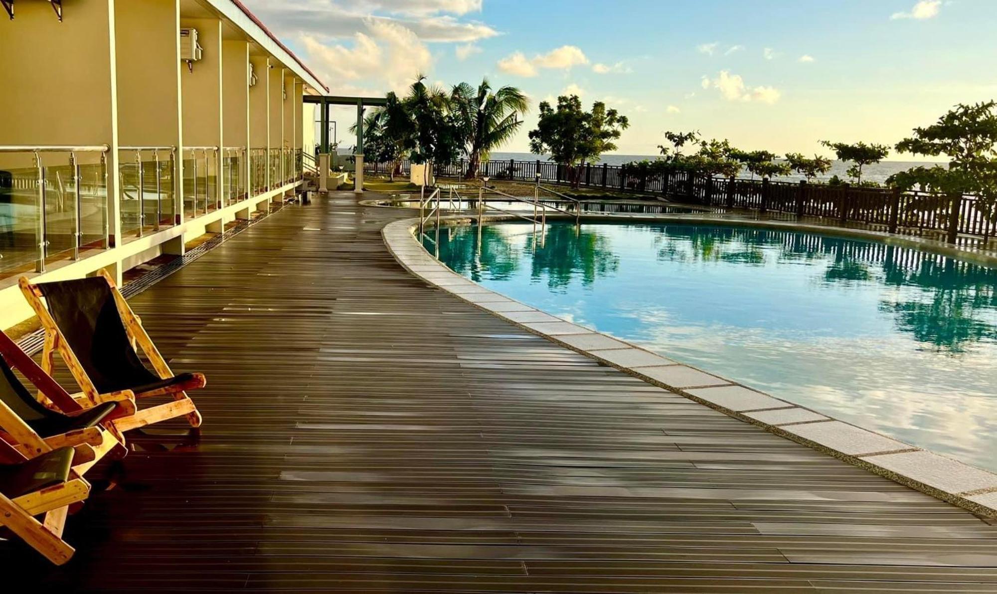 W Golf Resort Oslob Exterior photo